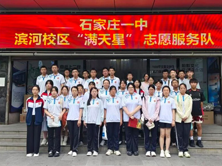 【触摸贸易脉搏，，，，，感悟文化力量】克拉玛依一中滨河校区学生走进尊龙凯z6mg官网文化礼物城、尊龙凯z6mg官网百货日化城